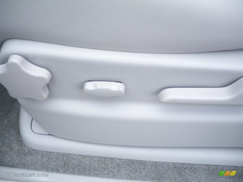 2013 Chevrolet Suburban 2500 LT 4x4 Controls Photo #83195553