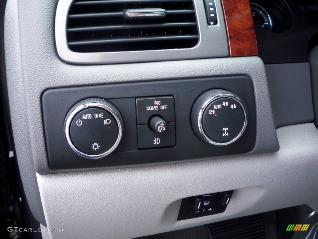 2013 Chevrolet Suburban 2500 LT 4x4 Controls Photo #83195587
