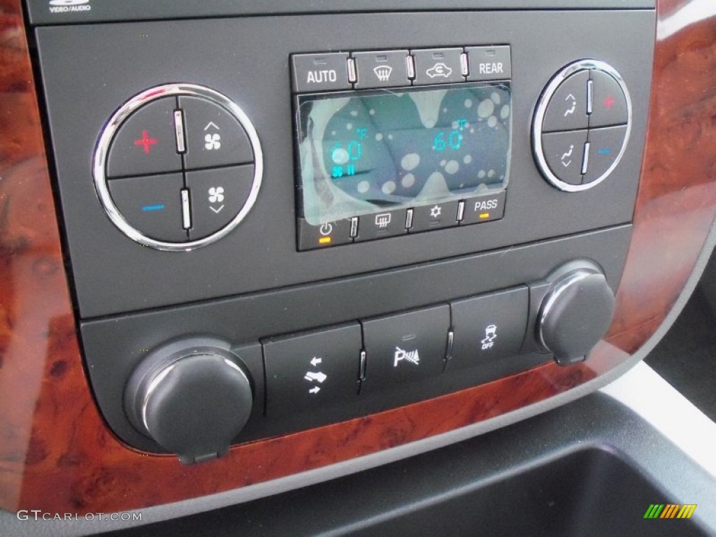 2013 Chevrolet Suburban 2500 LT 4x4 Controls Photos