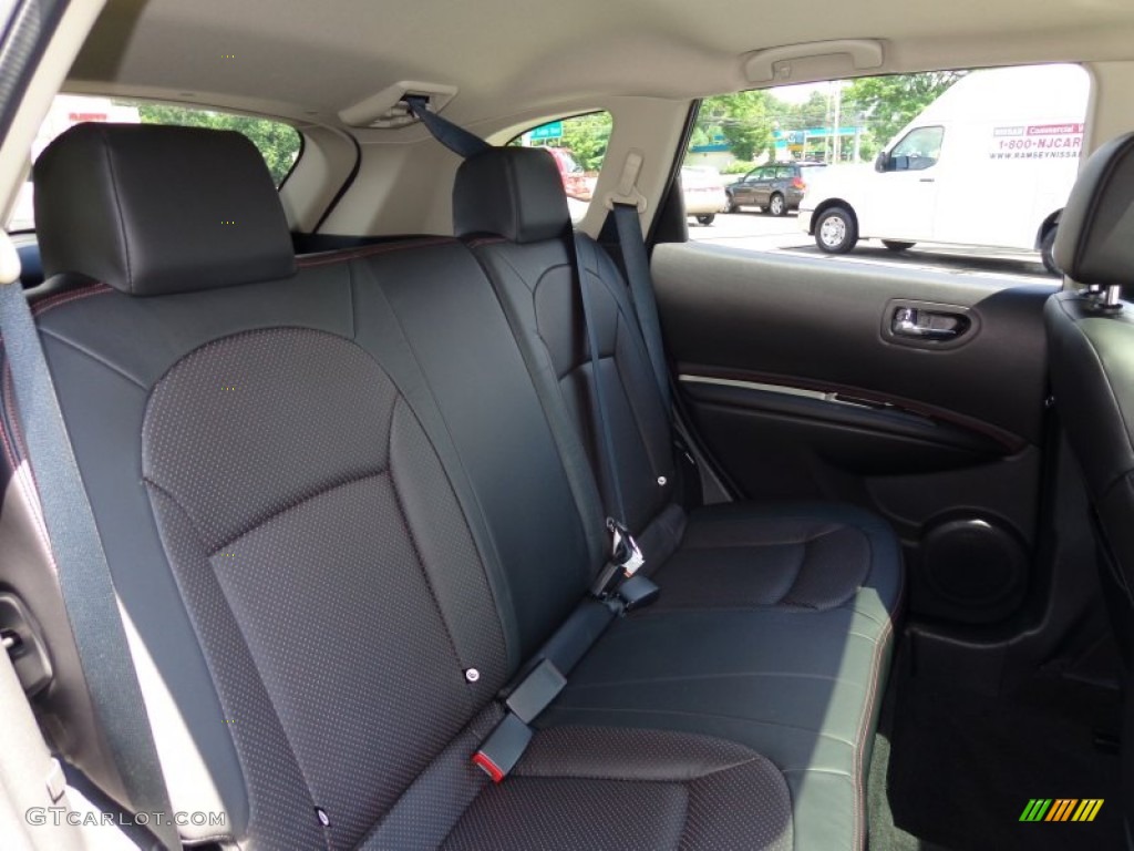 2011 Rogue SL AWD - Wicked Black / Black photo #10