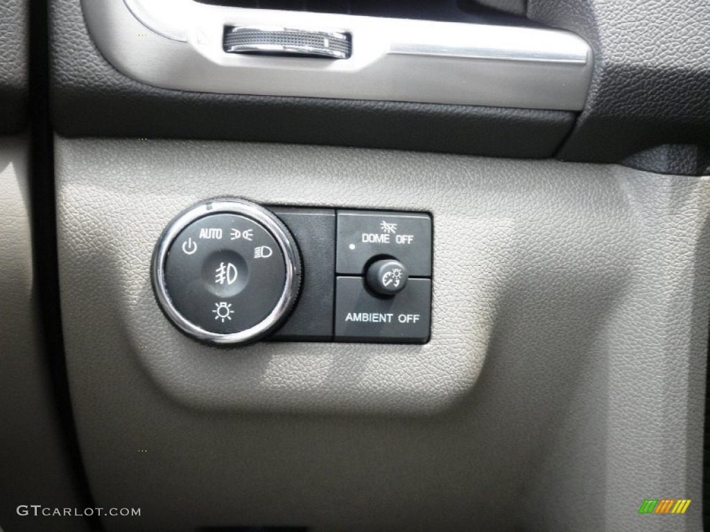 2014 GMC Acadia Denali Controls Photo #83201290