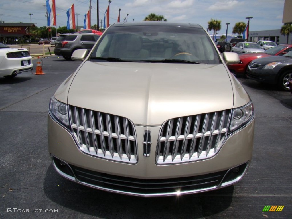 Gold Leaf Metallic 2010 Lincoln MKT FWD Exterior Photo #83202761