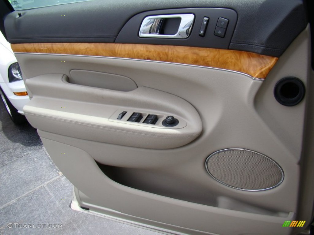 2010 Lincoln MKT FWD Light Stone Door Panel Photo #83203034