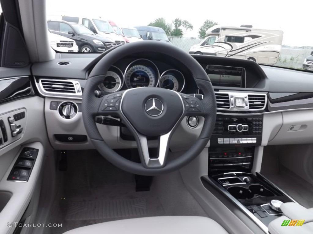 2014 Mercedes-Benz E 400 Hybrid Sedan Gray/Dark Gray Dashboard Photo #83211326