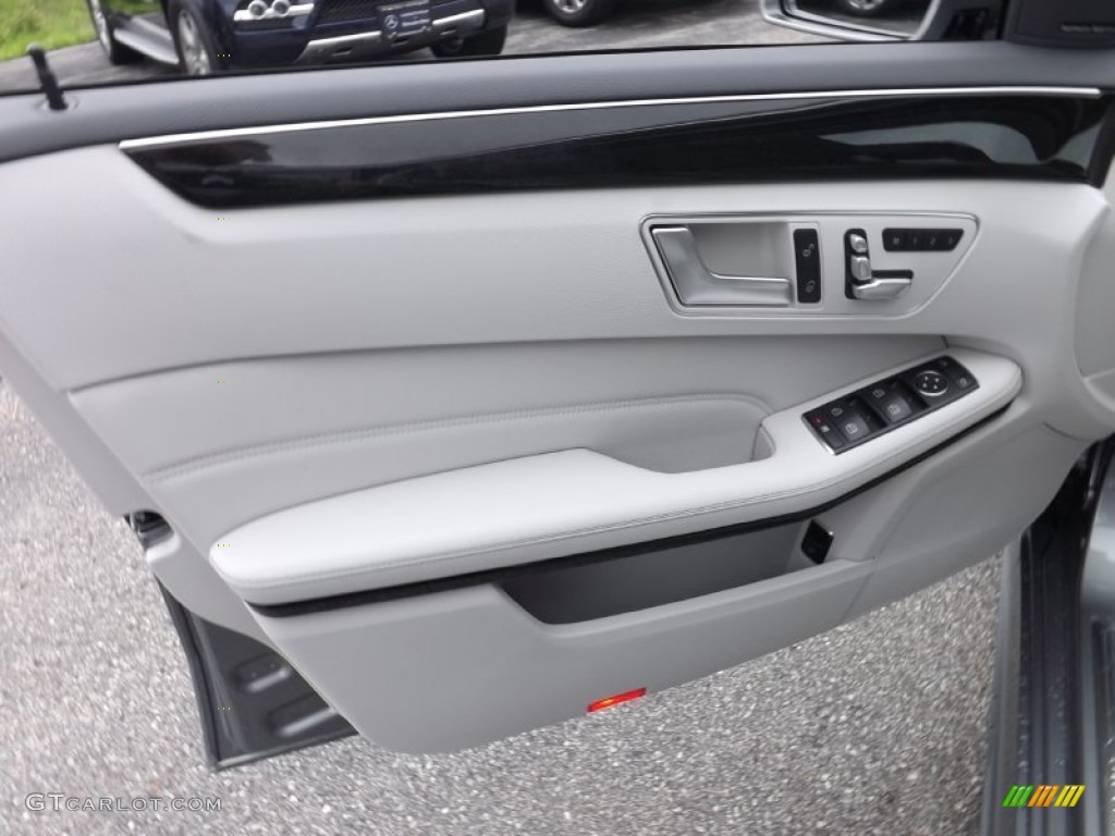 2014 Mercedes-Benz E 400 Hybrid Sedan Gray/Dark Gray Door Panel Photo #83211405