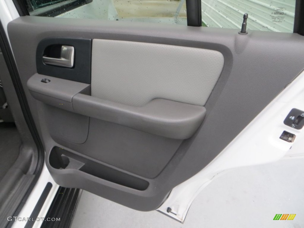 2003 Expedition XLT - Oxford White / Flint Grey photo #22
