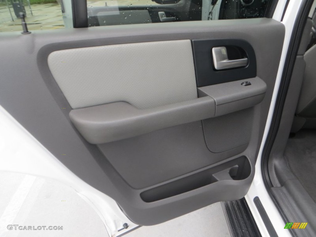 2003 Expedition XLT - Oxford White / Flint Grey photo #26