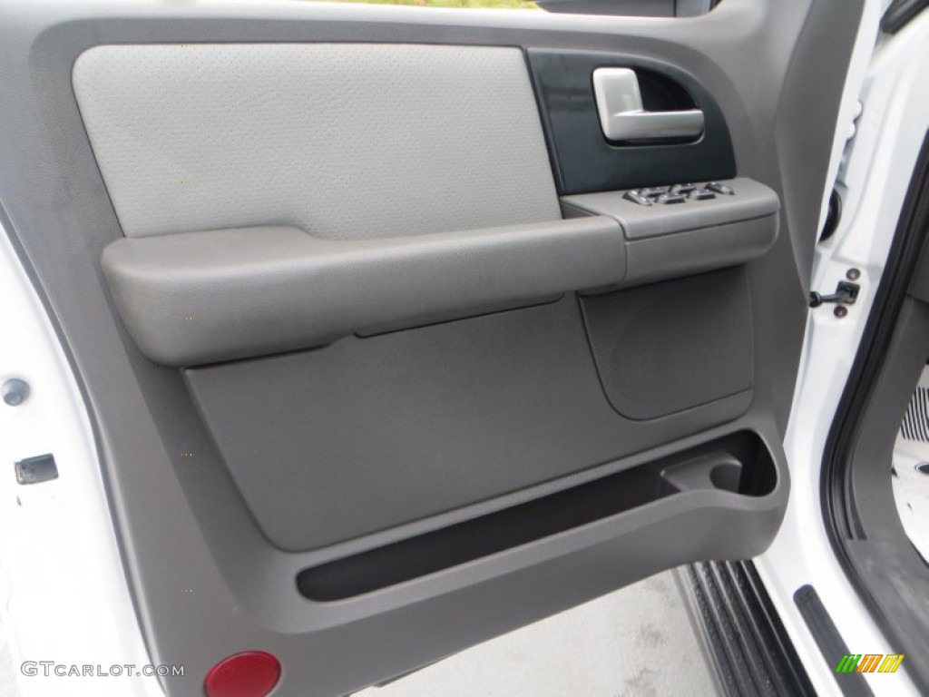 2003 Expedition XLT - Oxford White / Flint Grey photo #28