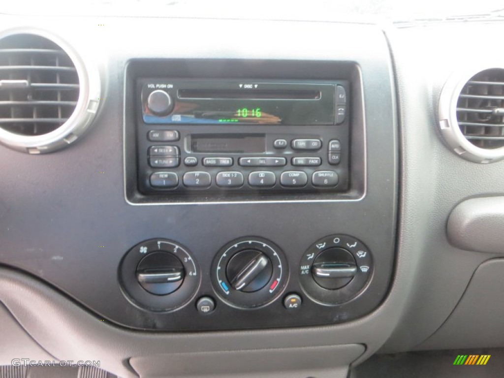 2003 Ford Expedition XLT Controls Photo #83214929
