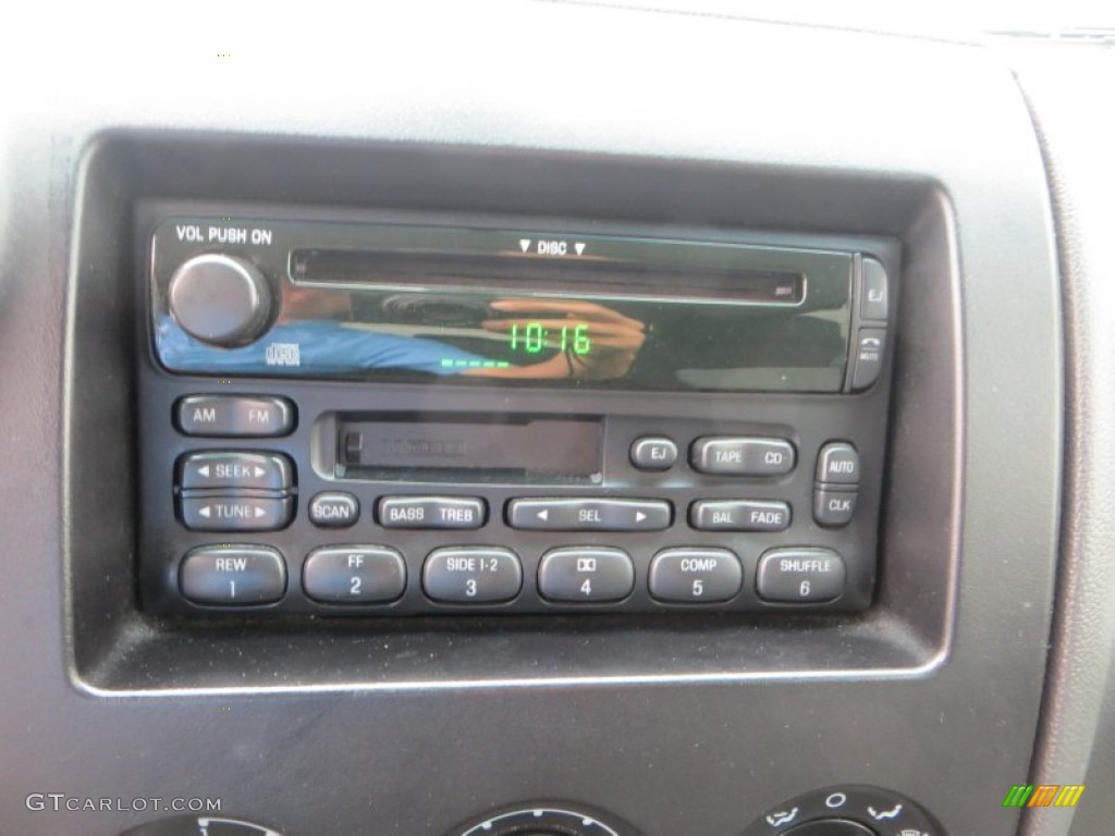2003 Ford Expedition XLT Audio System Photo #83214953