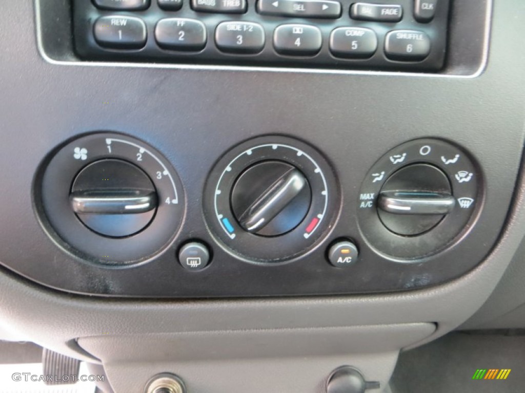 2003 Ford Expedition XLT Controls Photo #83214980