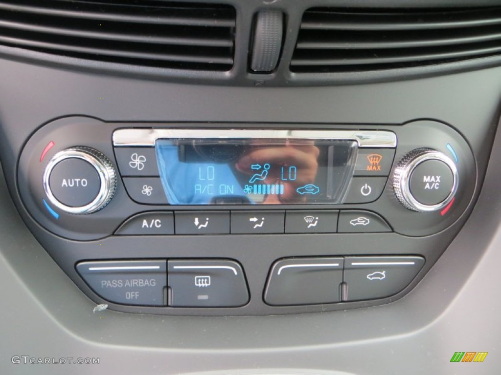 2014 Ford Escape SE 1.6L EcoBoost Controls Photo #83220328