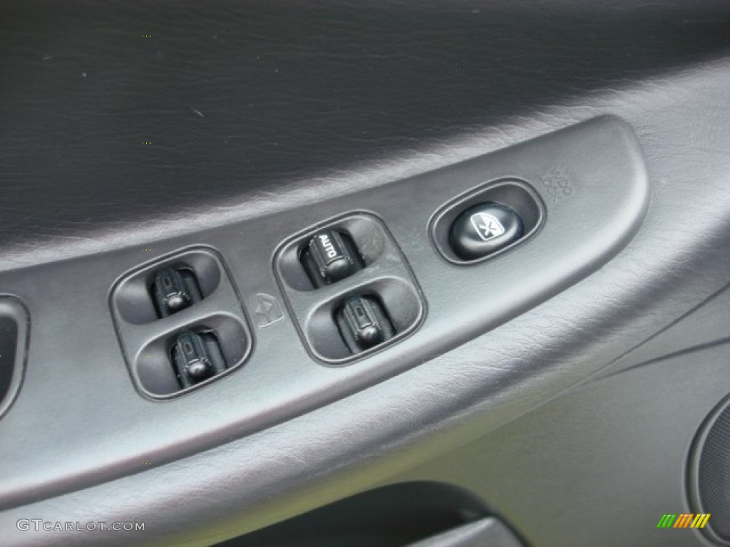 2004 Sebring Sedan - Bright Silver Metallic / Dark Slate Gray photo #17