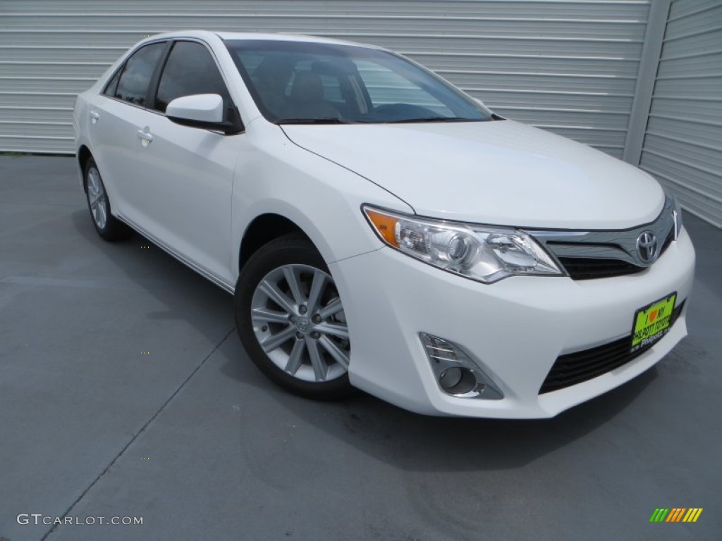2013 Camry XLE - Super White / Ivory photo #1