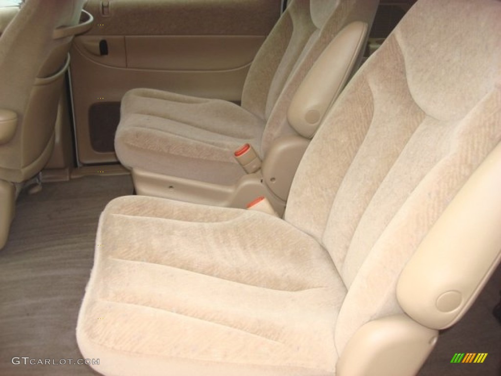2000 Chrysler Town & Country LX Rear Seat Photo #83223963