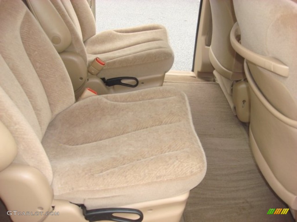 2000 Chrysler Town & Country LX Rear Seat Photo #83224007