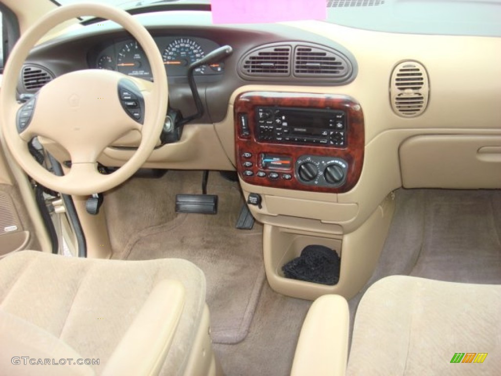 2000 Chrysler Town & Country LX Camel Dashboard Photo #83224040