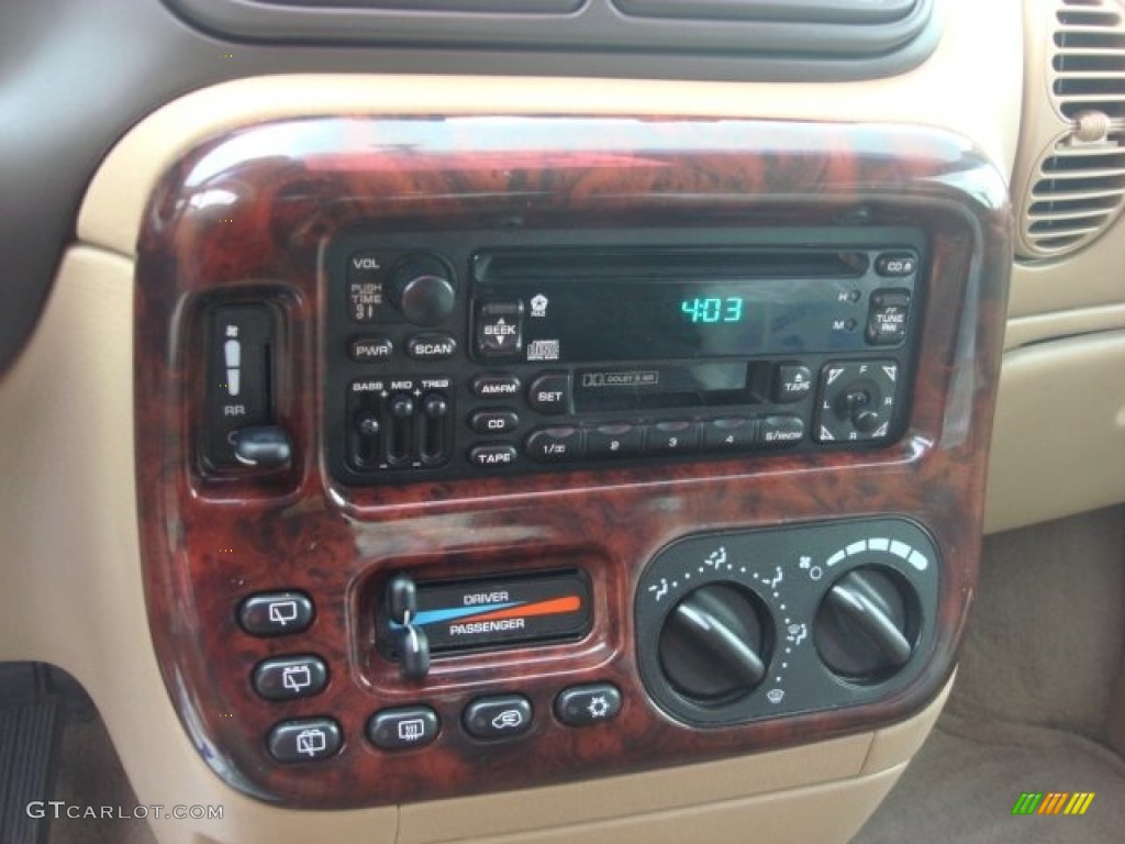 2000 Chrysler Town & Country LX Controls Photo #83224139