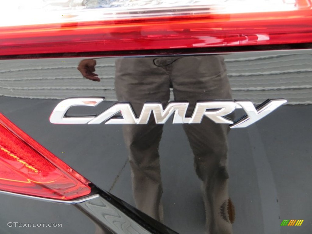 2013 Camry Hybrid XLE - Attitude Black Metallic / Light Gray photo #13
