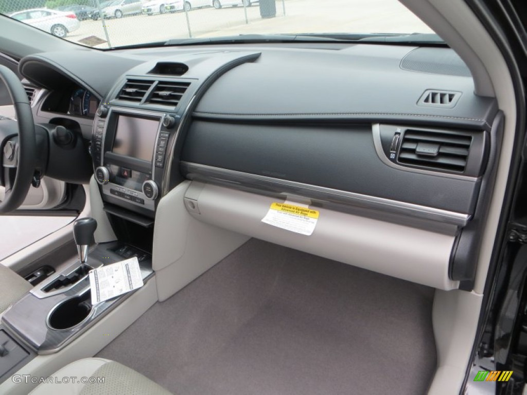 2013 Camry Hybrid XLE - Attitude Black Metallic / Light Gray photo #17