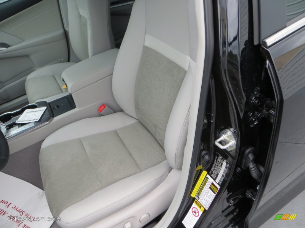 2013 Camry Hybrid XLE - Attitude Black Metallic / Light Gray photo #22