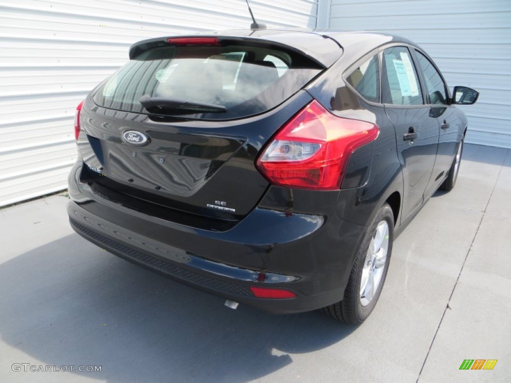 2013 Focus SE Hatchback - Tuxedo Black / Charcoal Black photo #4