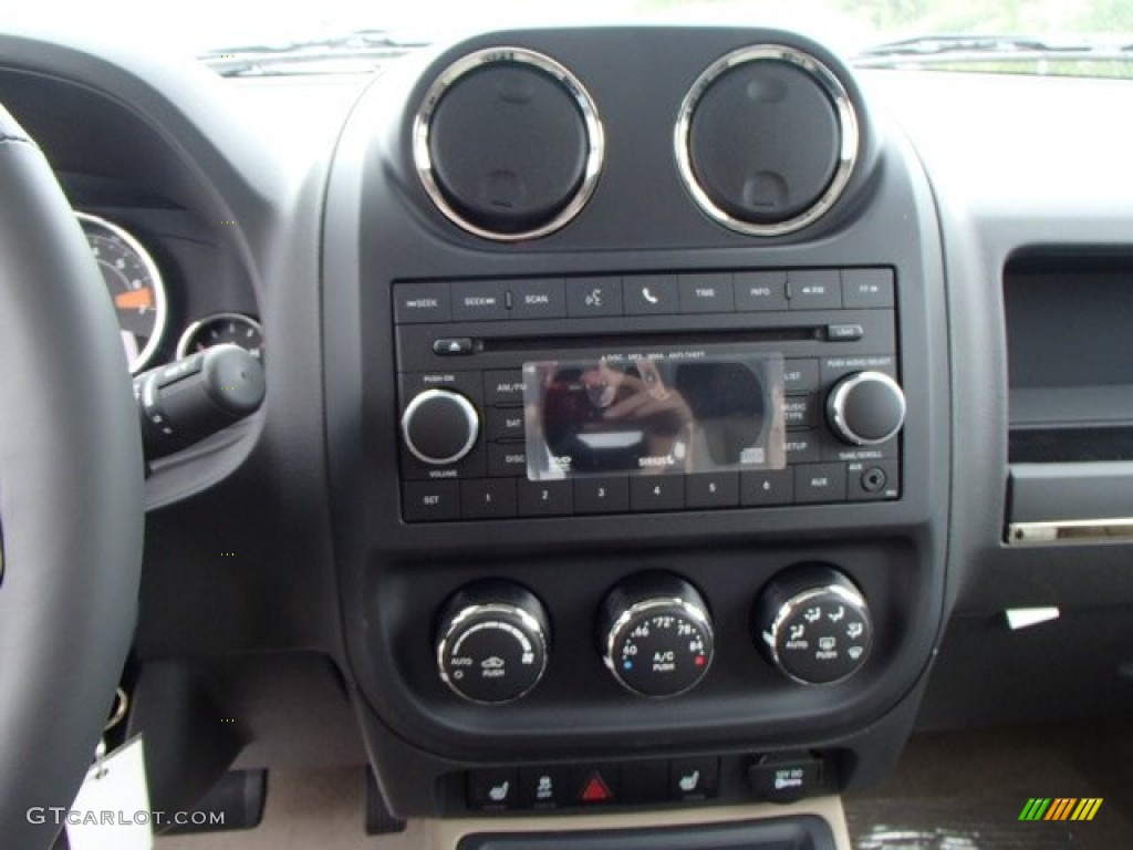 2014 Jeep Patriot Limited 4x4 Controls Photo #83228407