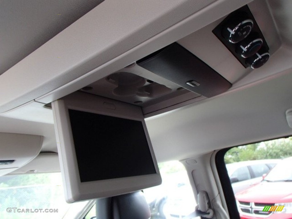 2013 Town & Country Touring - L - Brilliant Black Crystal Pearl / Black/Light Graystone photo #14