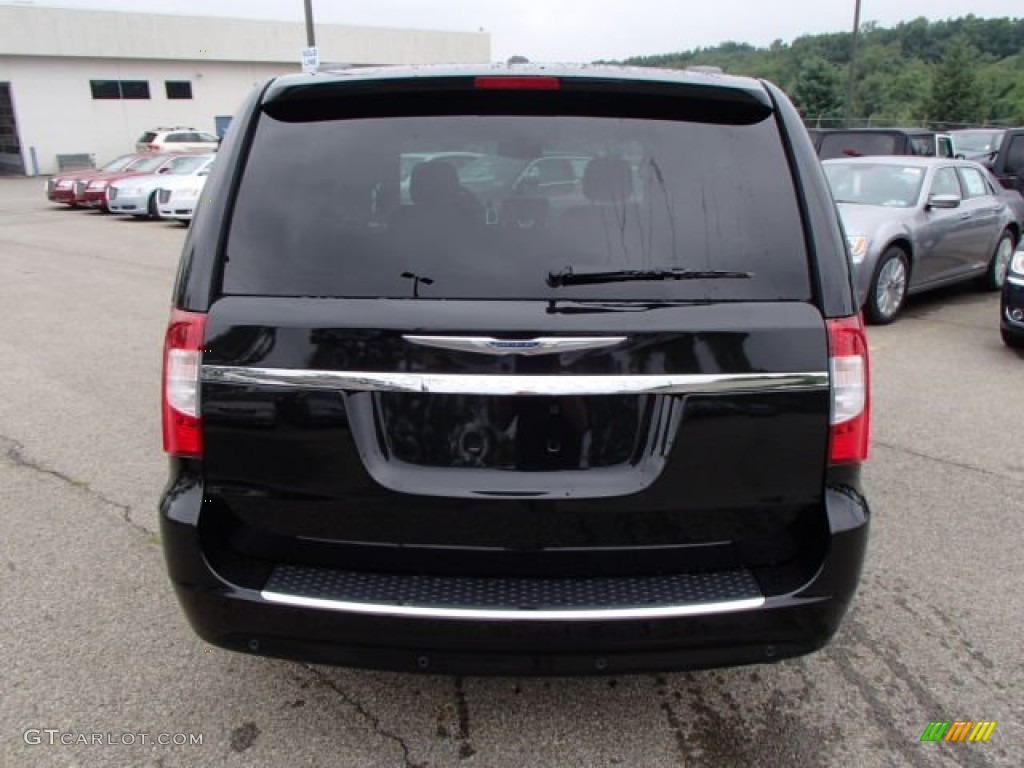 2013 Town & Country Touring - L - Brilliant Black Crystal Pearl / Black/Light Graystone photo #7