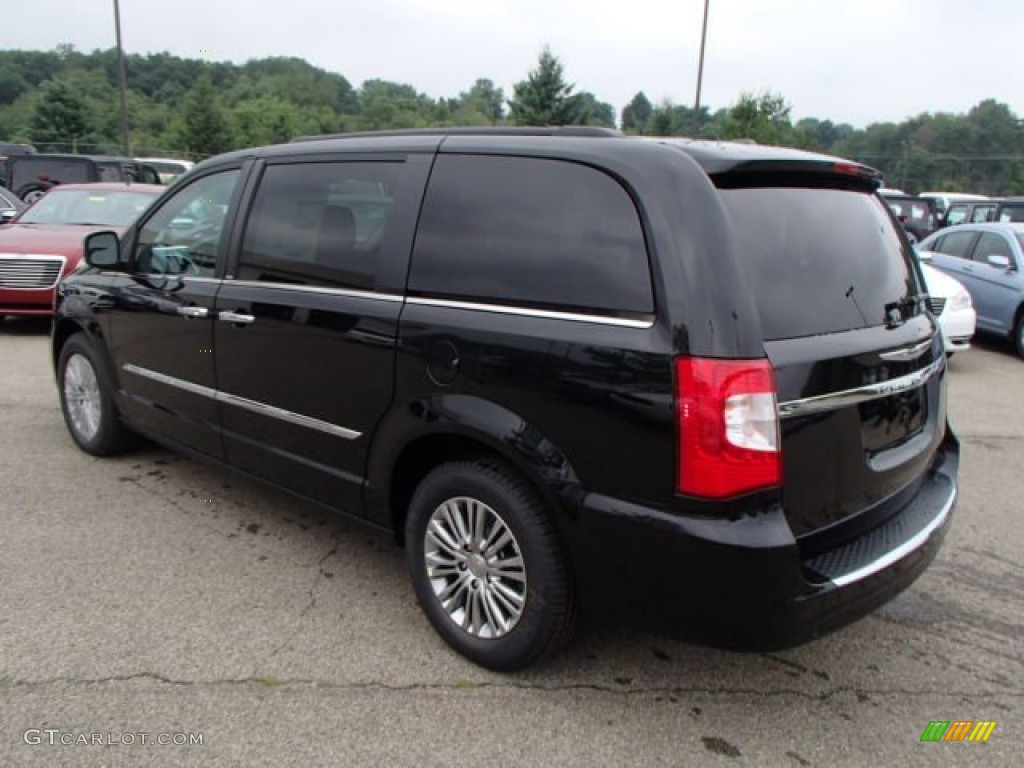 2013 Town & Country Touring - L - Brilliant Black Crystal Pearl / Black/Light Graystone photo #8