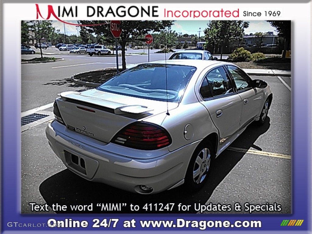 2005 Grand Am SE Sedan - Champagne Beige Metallic / Dark Taupe photo #8