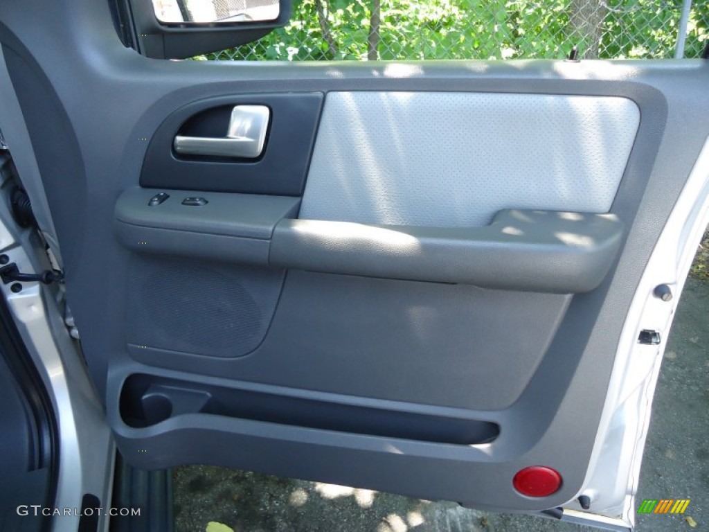 2003 Expedition XLT 4x4 - Silver Birch Metallic / Flint Grey photo #14