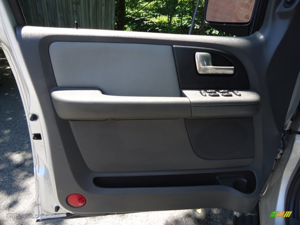 2003 Expedition XLT 4x4 - Silver Birch Metallic / Flint Grey photo #21