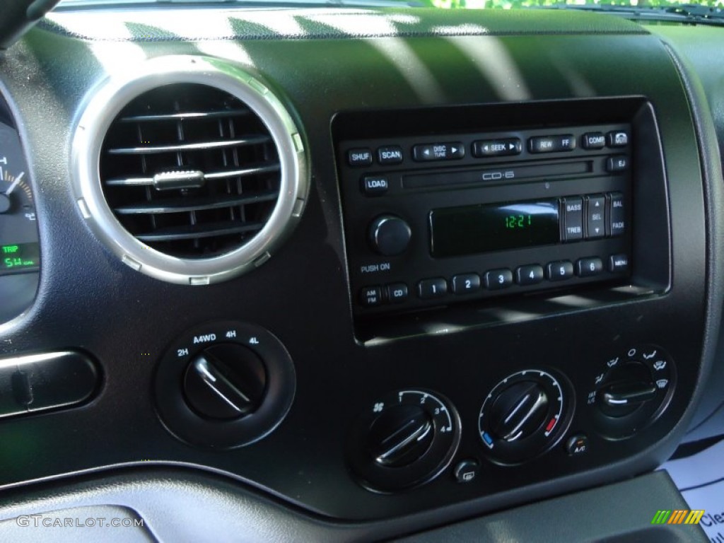 2003 Expedition XLT 4x4 - Silver Birch Metallic / Flint Grey photo #25