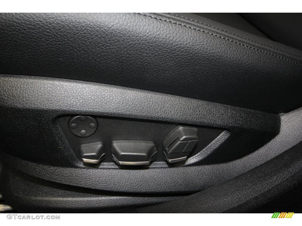 2013 BMW 5 Series 550i Sedan Controls Photo #83240182