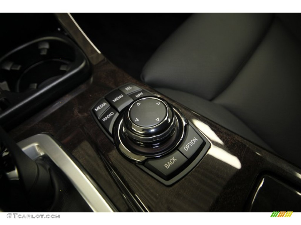 2013 BMW 5 Series 550i Sedan Controls Photo #83240361