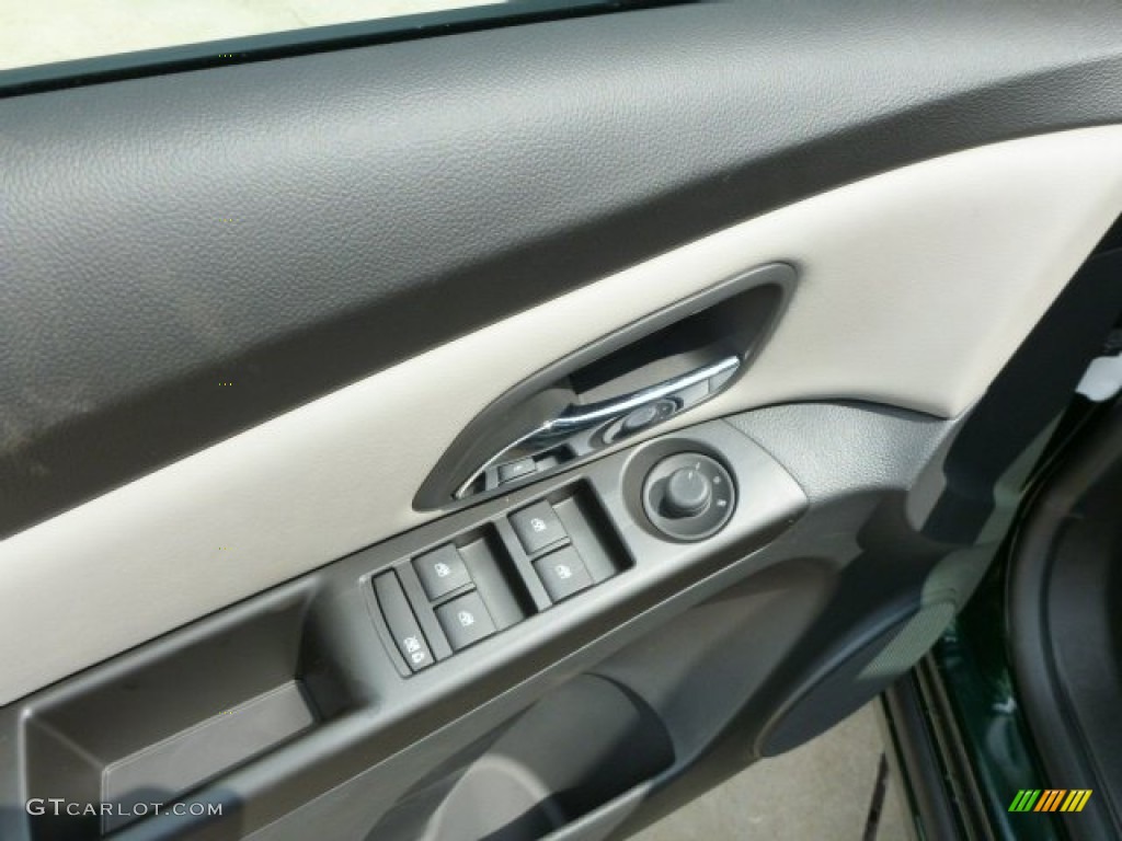 2014 Cruze LS - Rainforest Green Metallic / Jet Black/Medium Titanium photo #14