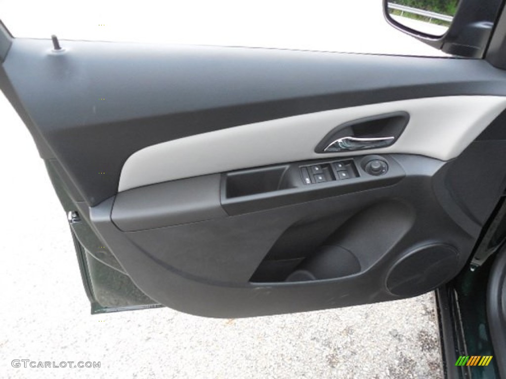 2014 Cruze LS - Rainforest Green Metallic / Jet Black/Medium Titanium photo #11
