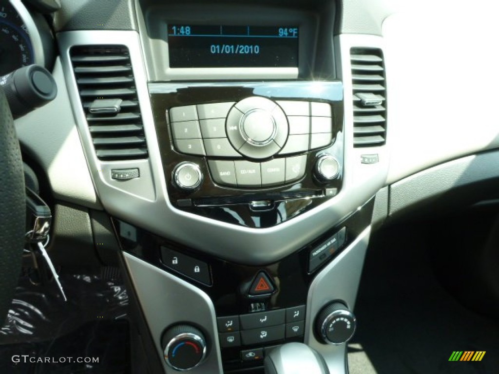 2014 Chevrolet Cruze LS Controls Photo #83242736