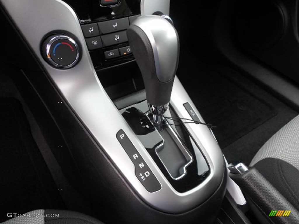 2014 Cruze LS - Rainforest Green Metallic / Jet Black/Medium Titanium photo #16