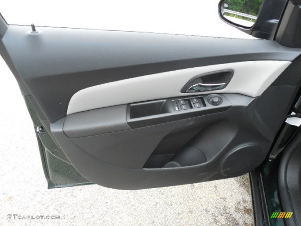 2014 Cruze LS - Rainforest Green Metallic / Jet Black/Medium Titanium photo #11