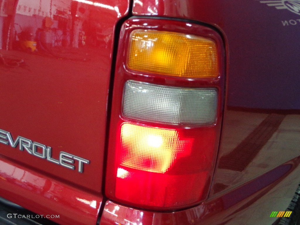 2003 Suburban 1500 LS - Redfire Metallic / Gray/Dark Charcoal photo #9