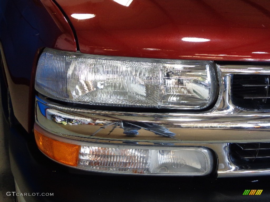 2003 Suburban 1500 LS - Redfire Metallic / Gray/Dark Charcoal photo #16