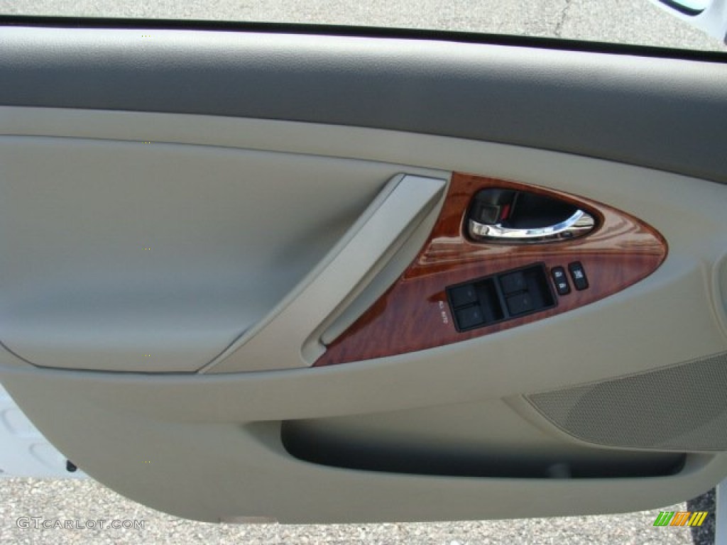 2011 Camry XLE - Super White / Bisque photo #6
