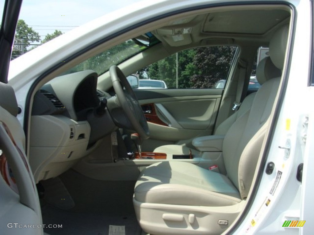 2011 Camry XLE - Super White / Bisque photo #7