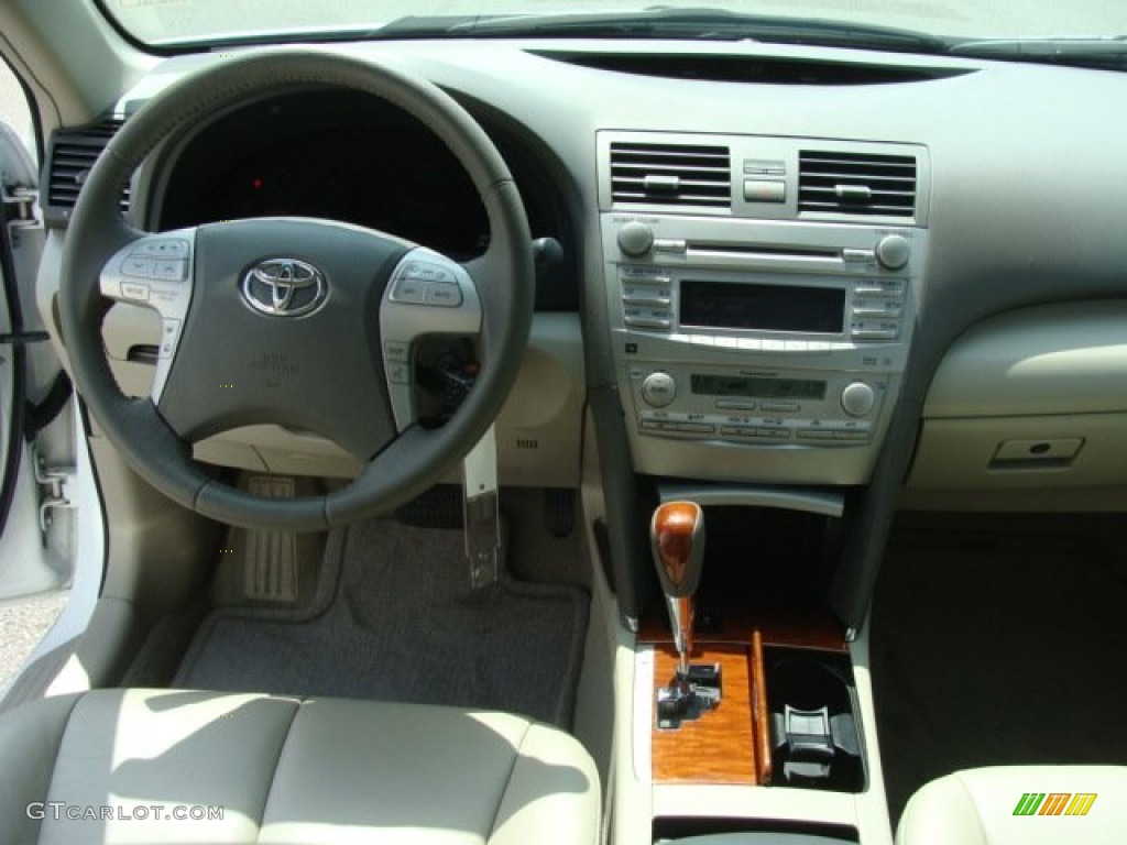 2011 Camry XLE - Super White / Bisque photo #9