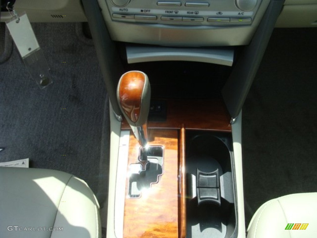 2011 Camry XLE - Super White / Bisque photo #12