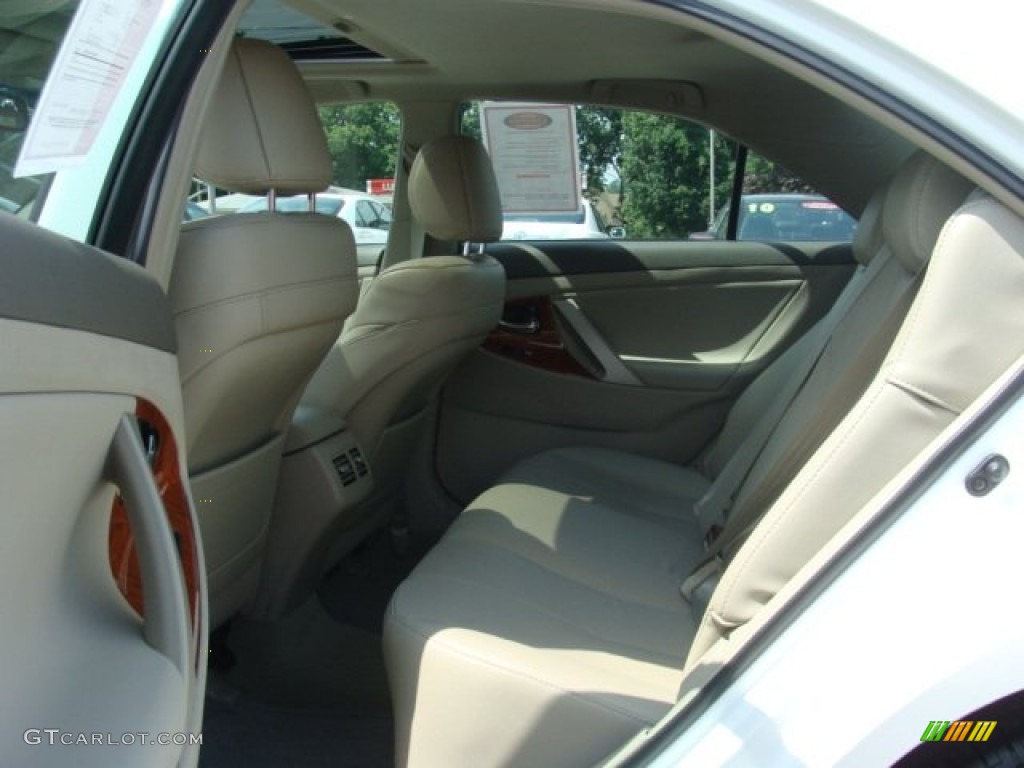 2011 Camry XLE - Super White / Bisque photo #13