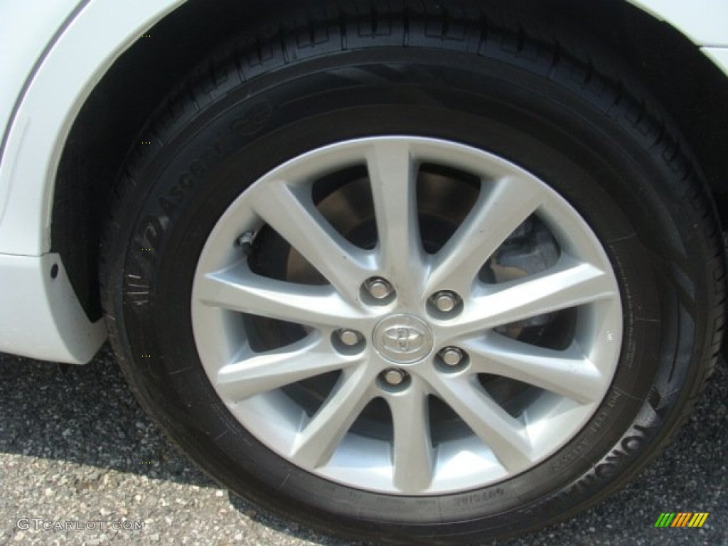 2011 Camry XLE - Super White / Bisque photo #14