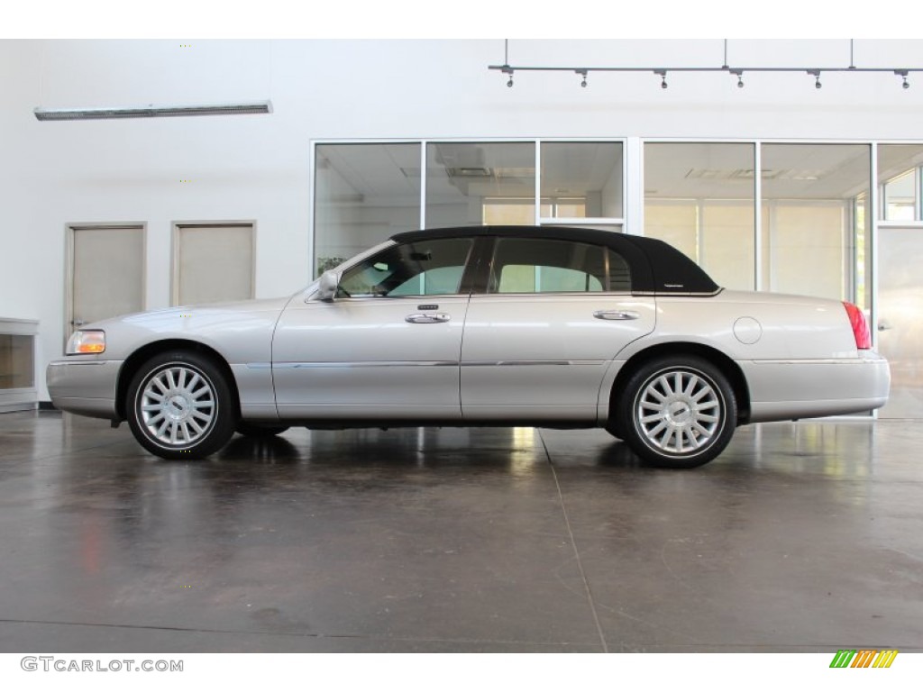 2003 Town Car Signature - Light Parchment Gold / Dark Stone/Medium Light Stone photo #5